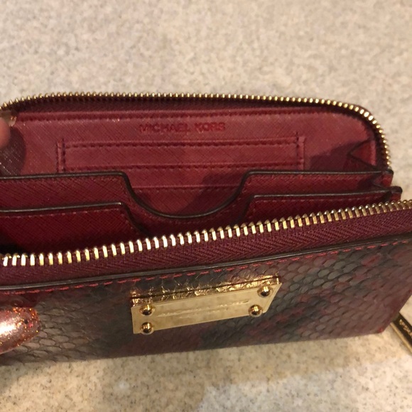 Michael Kors clutch wallet - - Picture 3 of 3